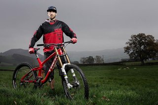 Gee Atherton endured together with new 2016 battle cycle the Trek Session