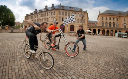 Custom bicycle drag race