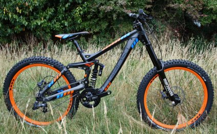 Entry-level downhill bike