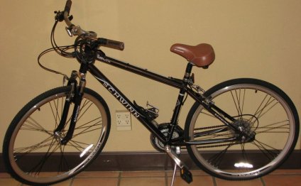 Schwinn Midmoor Hybrid Bicycle