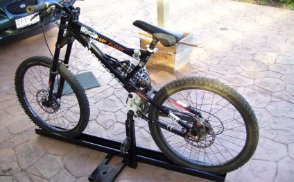 Downhill bike rack