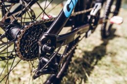 The small SRAM X0 DH 7-speed rear cassette on Marcelo Gutierrez' Giant Glory