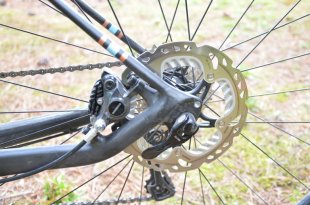 The upward slant associated with chainstay really helps to minimize hits from bad roadways, and assists completely position the disc caliper