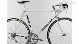 This fondriest road bike has actually a conventional geometry framework with a high pipe parallel into the flooring: